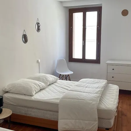 Maison De Village 15 Personnes Pradelles